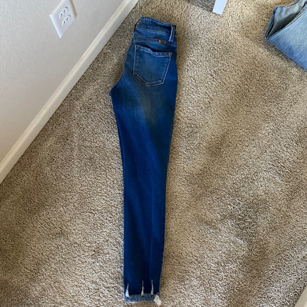 Brand new, never worn kancan high rise skinny jeans.